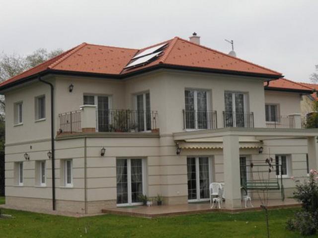 Baricza Kriszti&aacute;n, csal&aacute;di h&aacute;z, Budapest