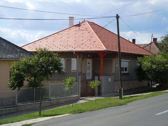 Csomor L&aacute;szl&oacute;, csal&aacute;di h&aacute;z, S&aacute;sd