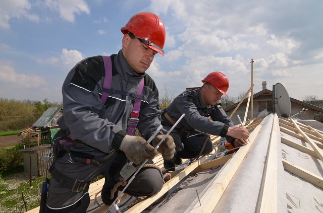 Creaton tetőcserepek felrak&aacute;sa