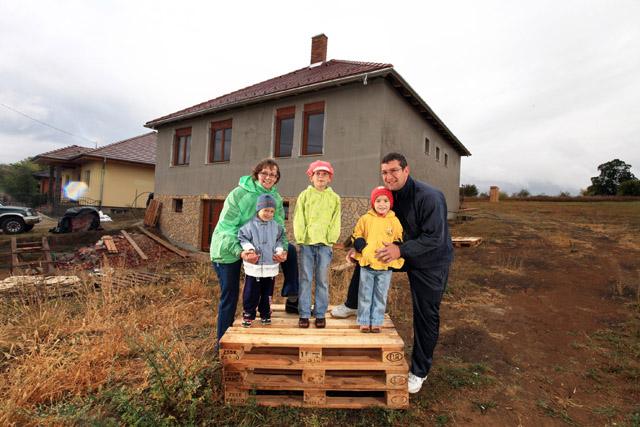 NagyCsal&aacute;diH&aacute;z