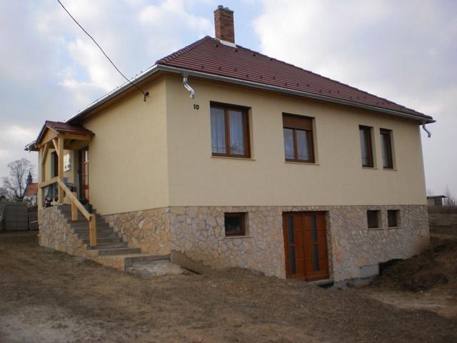 NagyCsal&aacute;diH&aacute;z