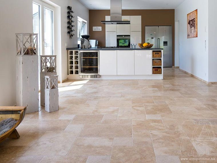 Term&eacute;szetes Kő