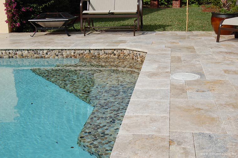 Term&eacute;szetes Kő