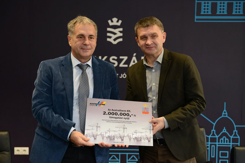 Ács Rezső, Szekszárd polgármestere és Bozsaky János, az Austrotherm ügyvezető igazgatója