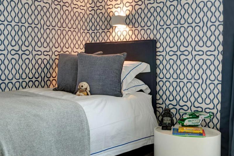 Kisebb helyiségbe is bátran válasszunk mintás tapétát!