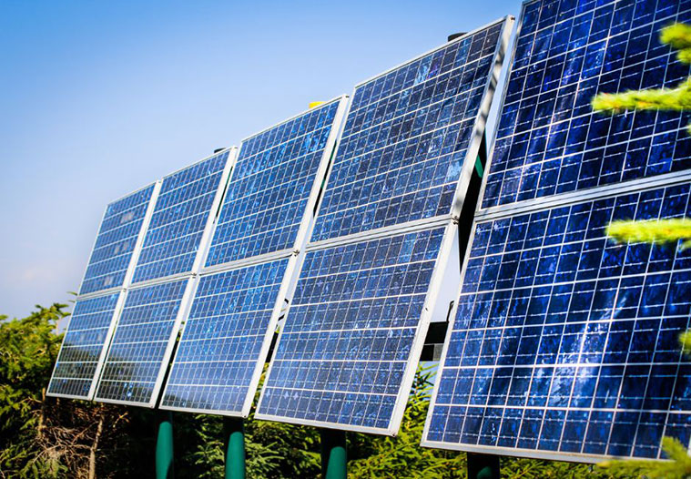 Best Solar talajra telep&iacute;tett napelemes rendszer