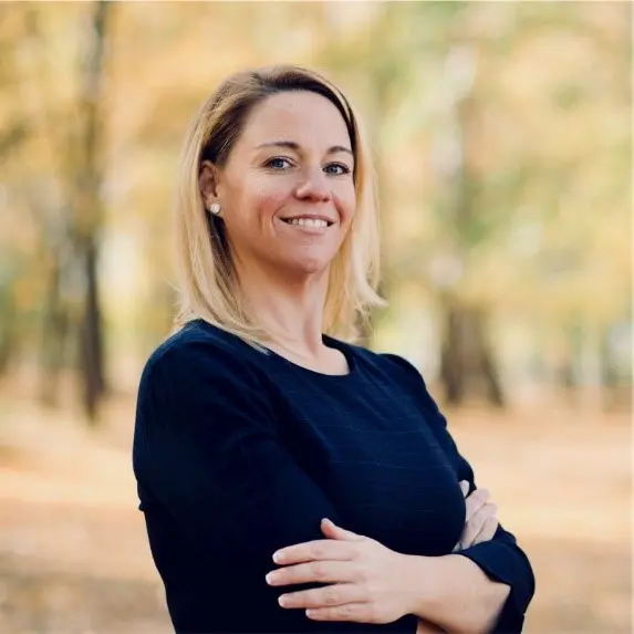 Daniella &uuml;zletnyit&oacute; Sz&eacute;kesfeh&eacute;rv&aacute;ron