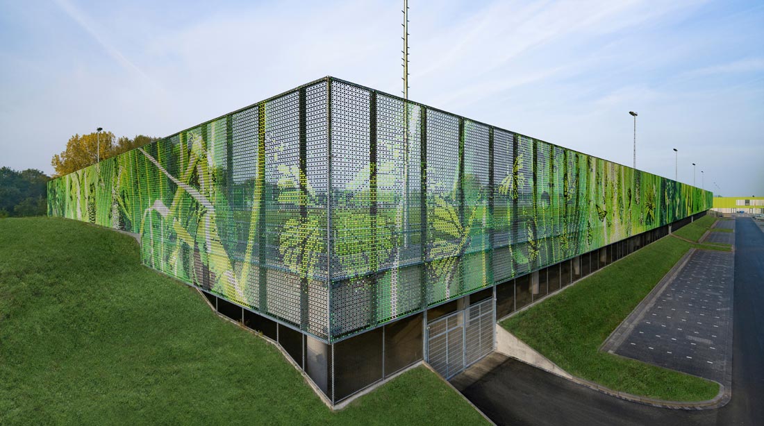 Homlokzat Dedots panelekkel