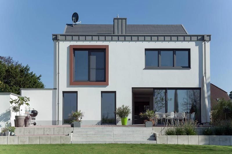 Modern lak&oacute;h&aacute;z modern ny&iacute;l&aacute;sz&aacute;r&oacute;kkal