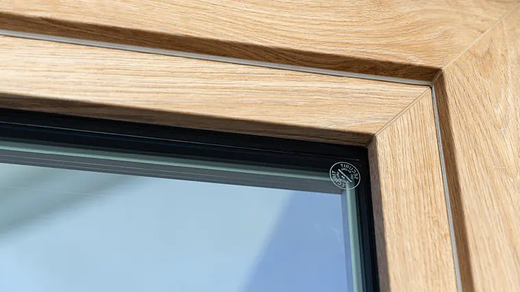 GEALAN sz&iacute;nes ablakok