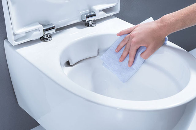 A KoloReflex bevonatnak köszönhetően a vécécsésze tökéletesen és környezetbarát módon tisztítható