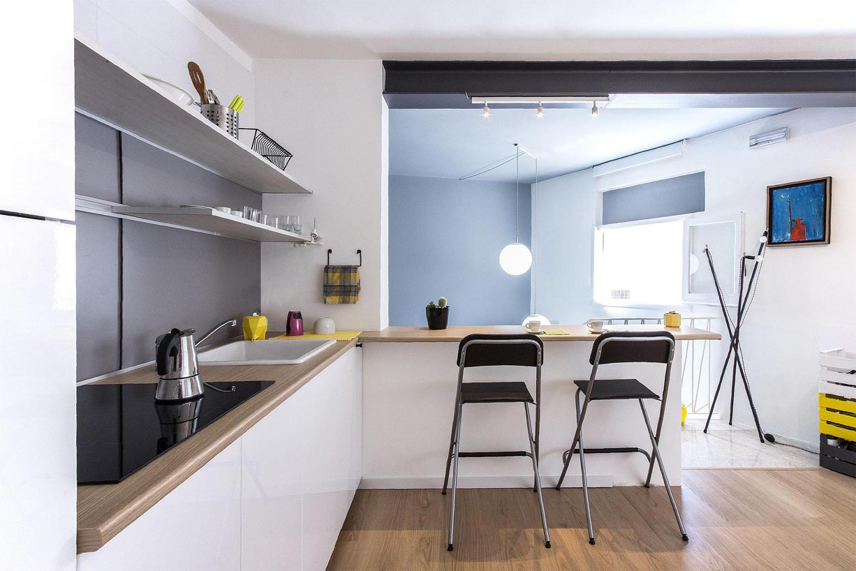 Kis lakás konyhájal