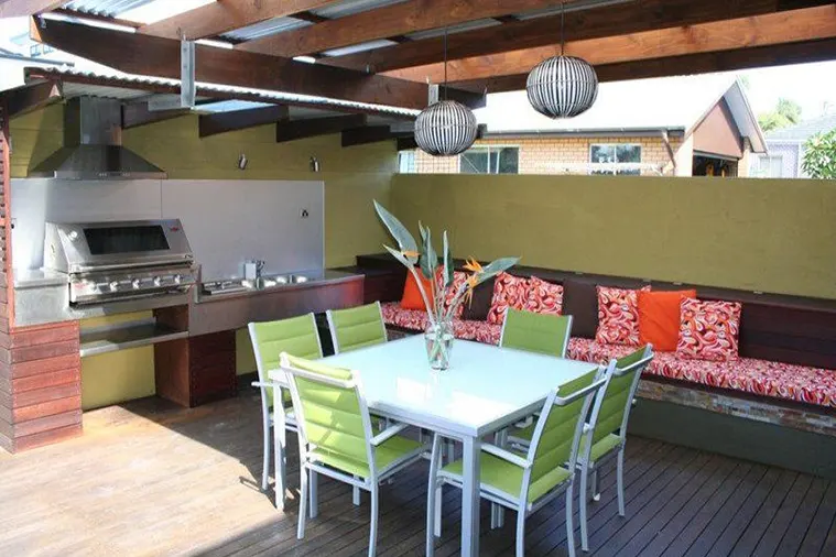 Nyári konyha kerti grillel