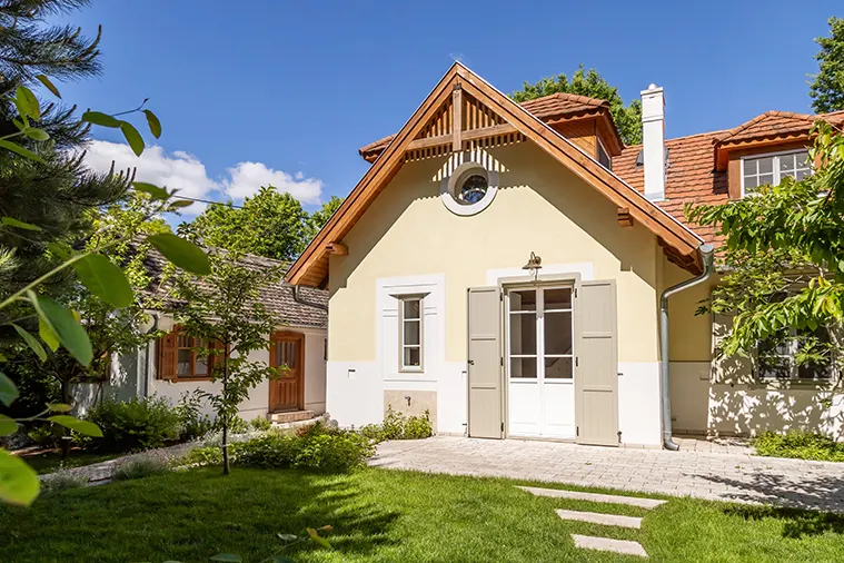 A közönségdíjat egy budapesti, kertvárosi családi ház felújítása nyerte el. Tervezők: Tóth Péter DLA vezető és Mérő Máté, Harmath-Gyetvay Enikő és Szilágyi Szabolcs közreműködők