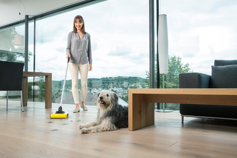 K&auml;rcher KB 5 t&iacute;pus&uacute; vezet&eacute;k n&eacute;lk&uuml;li elektromos seprű