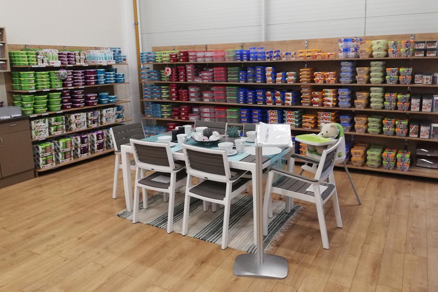 Curver kerti t&aacute;rol&oacute;