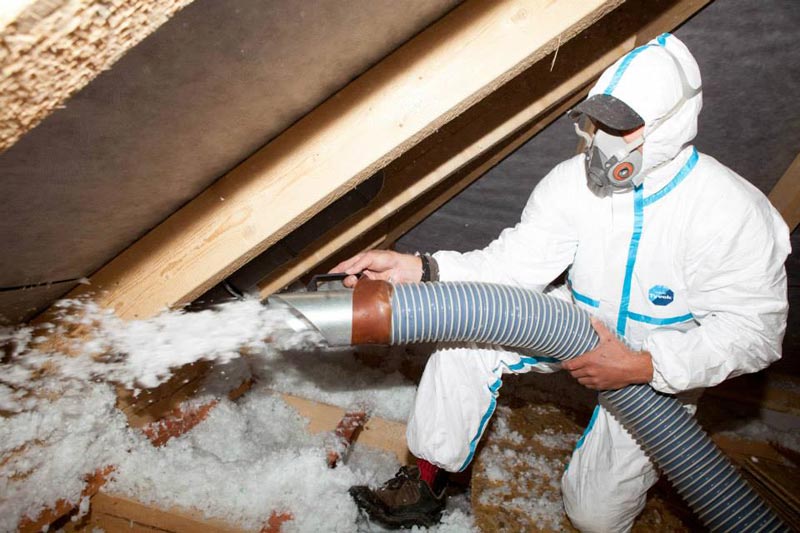 Knauf Insulation f&uacute;jhat&oacute; hőszigetel&eacute;s a tető al&aacute;