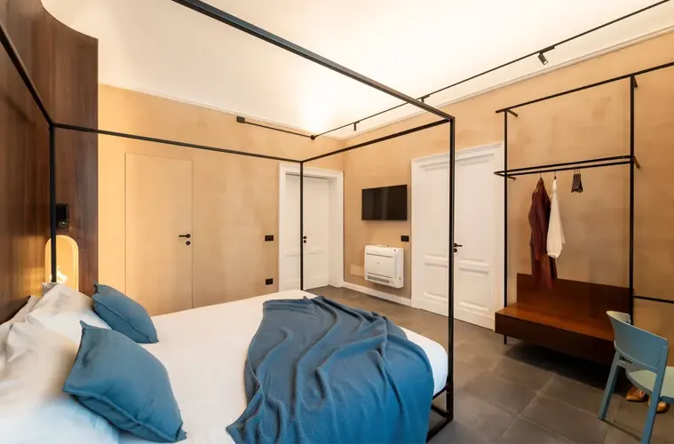 xREVERx tapétaajtó