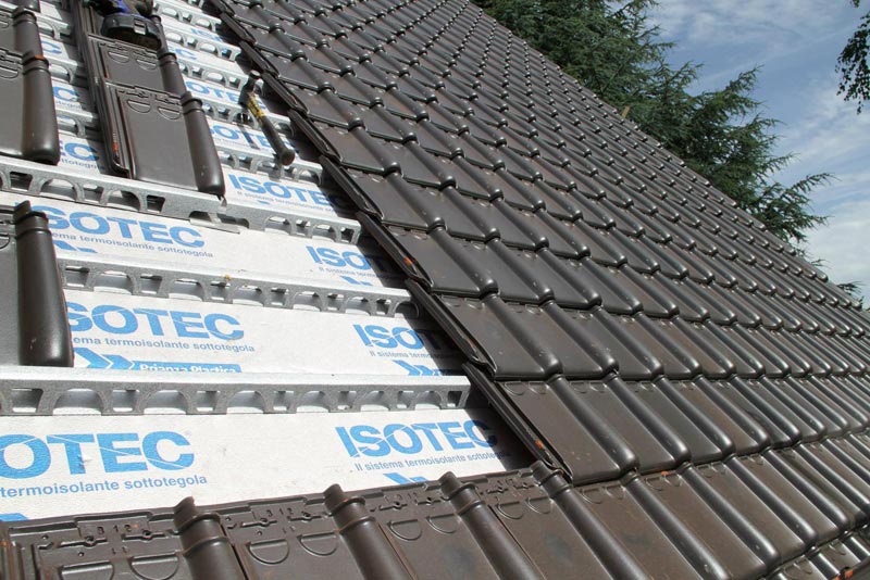 ISOTEC hőszigetel&eacute;s a tetőn
