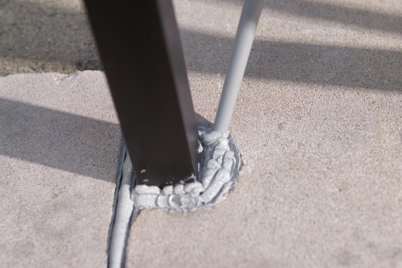 Sika AnchorFix-1 gyorsk&ouml;tő tőcsavar-ragaszt&oacute; alkalmaz&aacute;sa k&uuml;lt&eacute;ri burkolatba