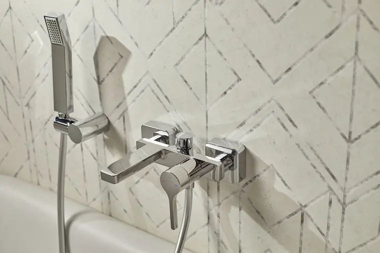 V&iacute;z- &eacute;s energiatakar&eacute;koss&aacute;g, letisztult, term&eacute;szetes diz&aacute;jn: ezek a legfontosabb f&uuml;rdőszobatrendek