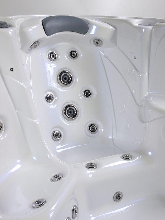 A Grenada jakuzzi hatékony nyakmasszírozóval segíti az ellazulást