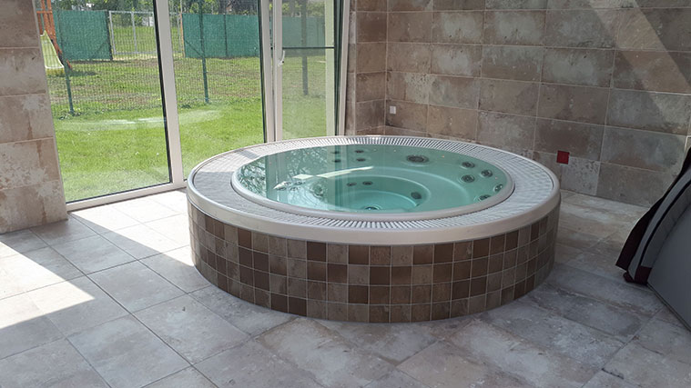 VitalSpa Atlantis masszázsmedence
