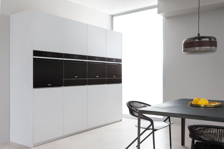 Whirlpool be&eacute;p&iacute;thető mikrohull&aacute;m&uacute; s&uuml;tő