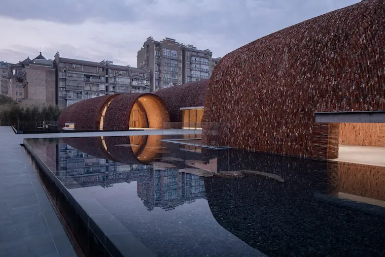 A Sharing public spaces kateg&oacute;ria győztes p&aacute;lyaműve 2022-ben. &Eacute;p&iacute;t&eacute;szeti tervez&eacute;s: Studio Zhu Pei