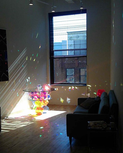 Asztal kristály lábakkal