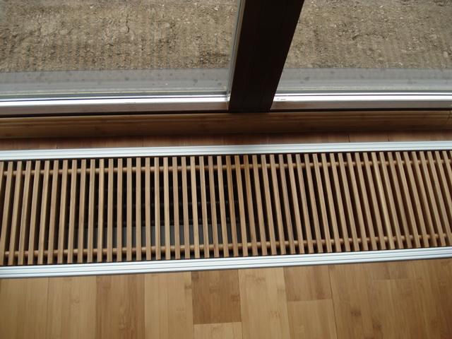 Padl&oacute;radi&aacute;torok nagy &uuml;vegfel&uuml;letek, t&eacute;likertek fűt&eacute;s&eacute;re