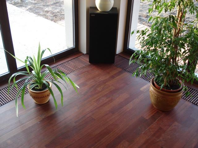 Padl&oacute;radi&aacute;torok nagy &uuml;vegfel&uuml;letek, t&eacute;likertek fűt&eacute;s&eacute;re