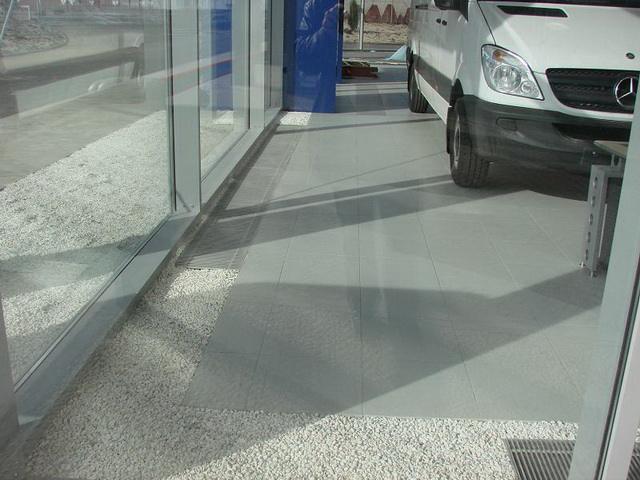 Padl&oacute;radi&aacute;torok nagy &uuml;vegfel&uuml;letek, t&eacute;likertek fűt&eacute;s&eacute;re