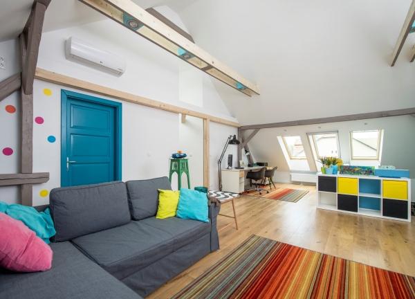 VELUX  tetőt&eacute;ri ablak