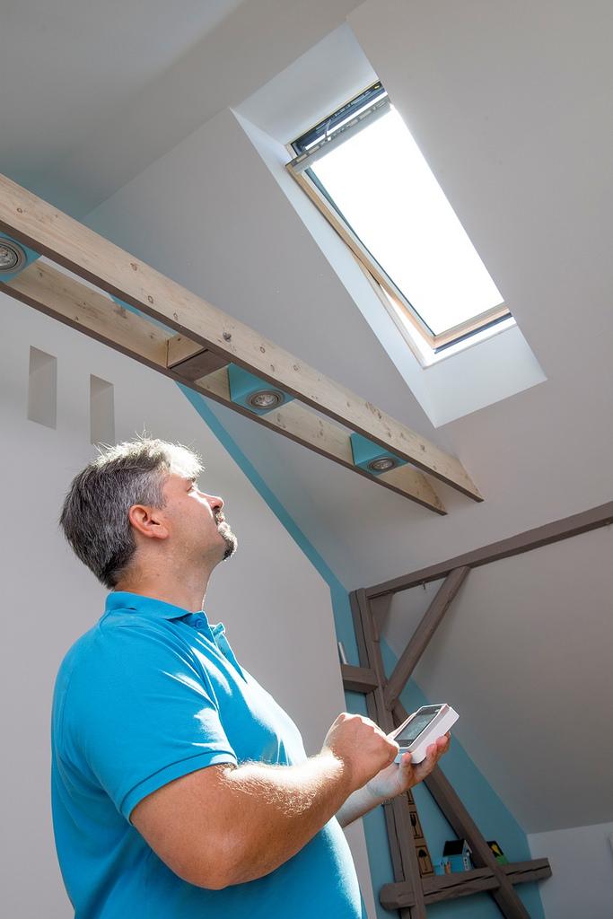 VELUX  tetőt&eacute;ri ablak