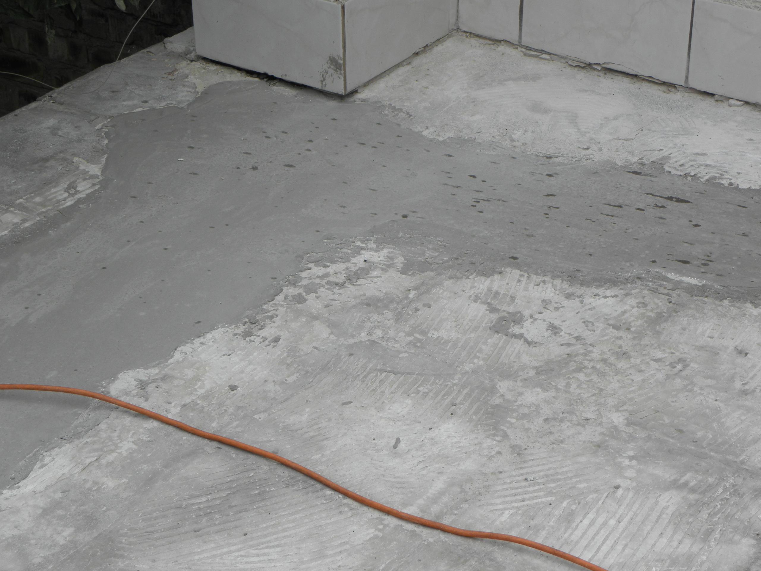 Teraszok, j&aacute;r&oacute;lappal fedett fel&uuml;letek jav&iacute;t&aacute;sa, kiv&aacute;lt&aacute;sa betonfel&uuml;lettel