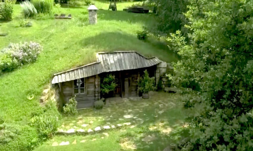 Rusztikus dombh&aacute;z