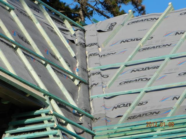 Creaton ker&aacute;mia tetőcser&eacute;p &eacute;s p&aacute;raz&aacute;r&oacute; f&oacute;lia