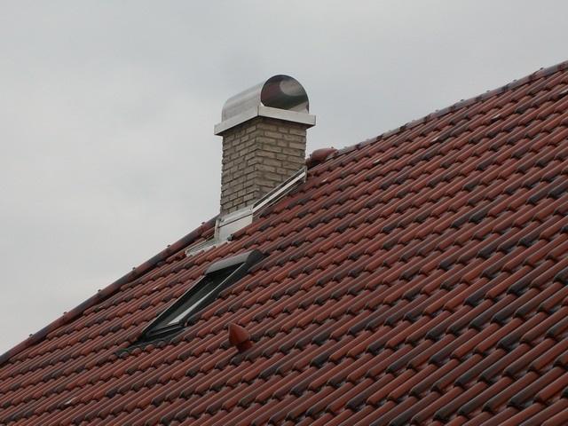 Creaton ker&aacute;mia tetőcser&eacute;p &eacute;s p&aacute;raz&aacute;r&oacute; f&oacute;lia