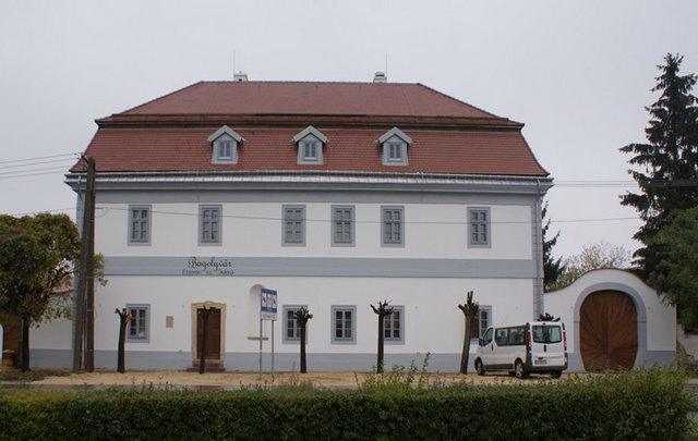 Creaton Tetősz&eacute;ps&eacute;gverseny: p&aacute;ly&aacute;zat ker&aacute;mia cser&eacute;ppel fedett &eacute;p&uuml;leteknek