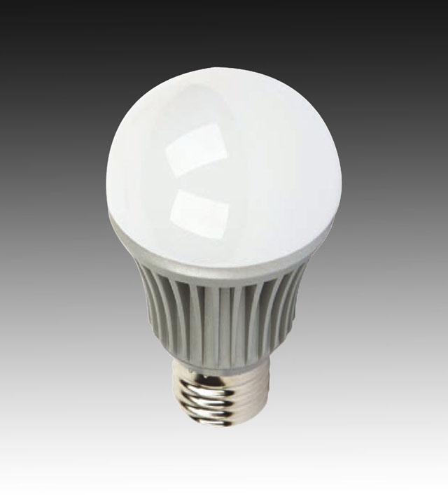 A nagy ígéret: fényemittáló dióda, a LED (Forrás: gelighting.com) Izzólámpa helyett: kompakt fénycső, LED, halogénlámpa