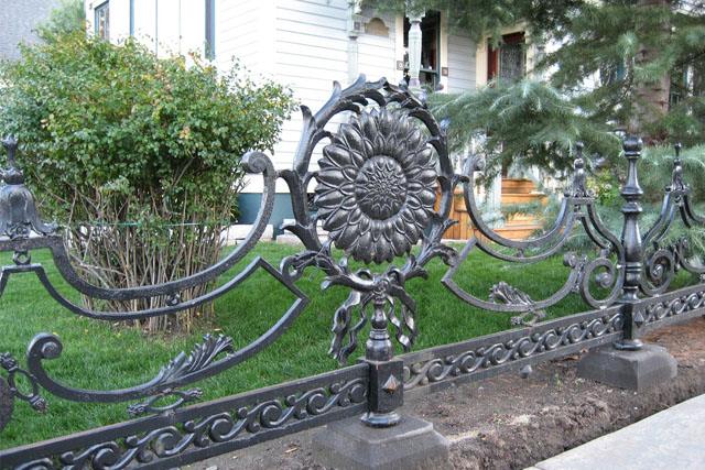 Kovácsoltvas kerítés