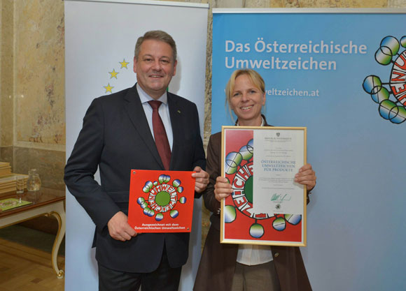 K&ouml;rnyezetbar&aacute;t belt&eacute;ri falfest&eacute;k: Baumit KlimaFarbe