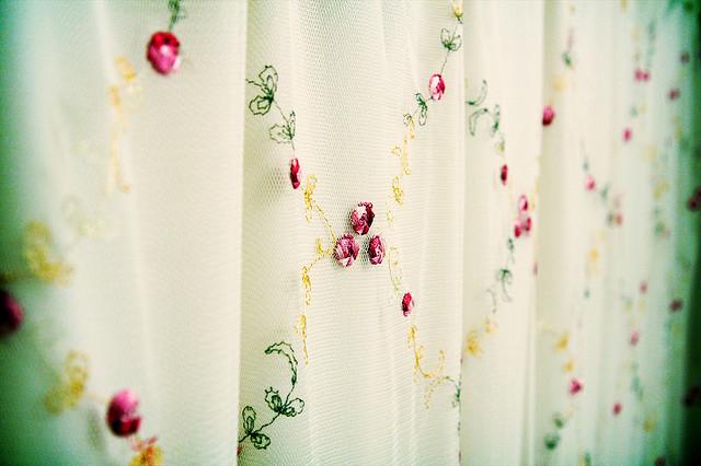 Fényáteresztő függöny