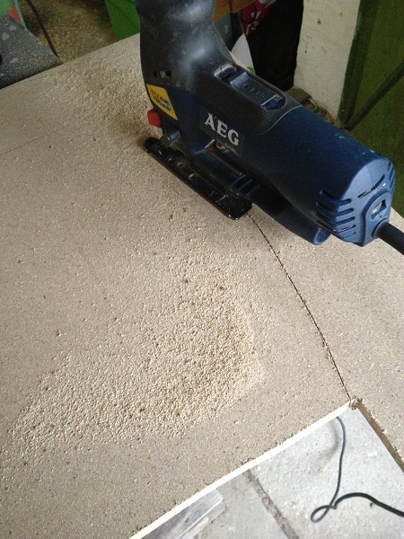 Sz&eacute;kfel&uacute;j&iacute;t&aacute;s saj&aacute;t kezűleg