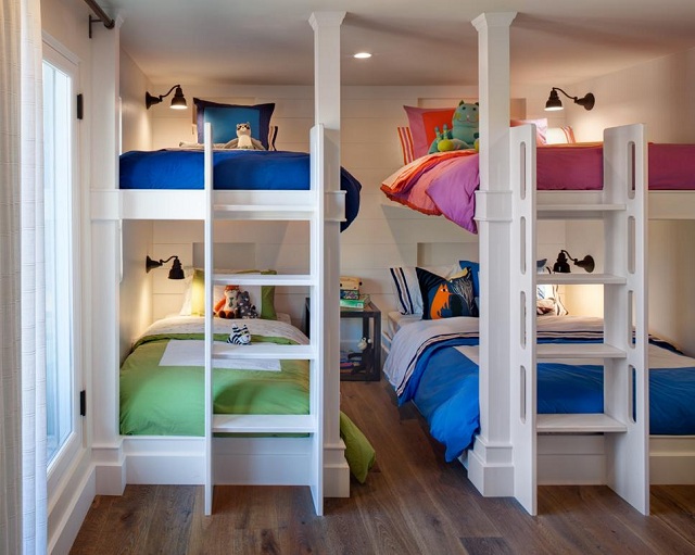 Ágyra fel! Emeletes gyerekágyak kis lakásokba forrás: https://www.homeinfo.hu/inspiraciotar/ Emeletes ágy a gyerekszobában