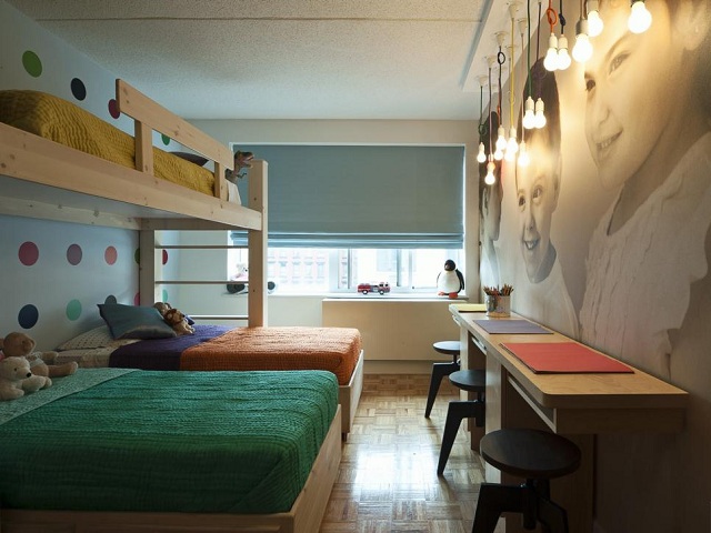 Ágyra fel! Emeletes gyerekágyak kis lakásokba forrás: https://www.homeinfo.hu/inspiraciotar/ Emeletes ágy a gyerekszobában