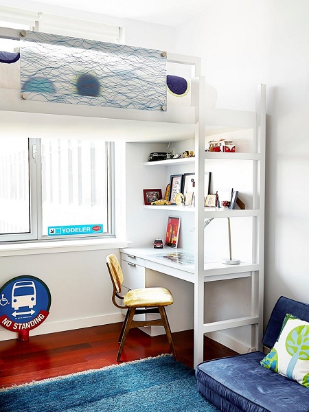 Ágyra fel! Emeletes gyerekágyak kis lakásokba forrás: https://www.homeinfo.hu/inspiraciotar/ Emeletes ágy a gyerekszobában