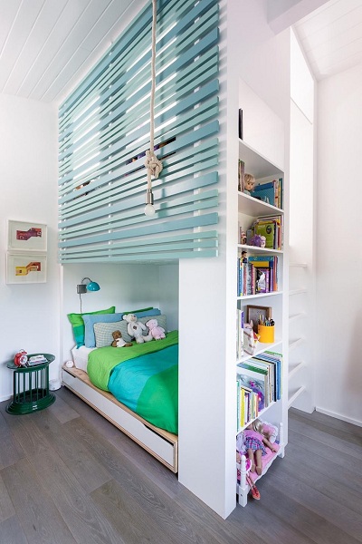 Ágyra fel! Emeletes gyerekágyak kis lakásokba forrás: https://www.homeinfo.hu/inspiraciotar/ Emeletes ágy a gyerekszobában