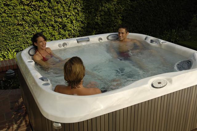 Jacuzzi, hidromasszázskád, masszázsmedence